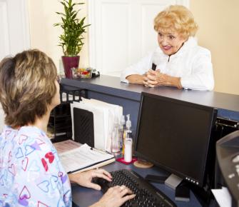 Front desk hiring: 3 qualities to look for in administrative staff